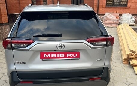 Toyota RAV4, 2020 год, 4 700 000 рублей, 3 фотография