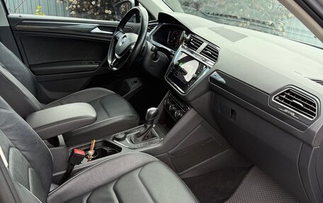 Volkswagen Tiguan II, 2019 год, 3 010 000 рублей, 13 фотография