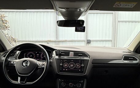 Volkswagen Tiguan II, 2019 год, 3 010 000 рублей, 24 фотография