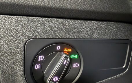Volkswagen Tiguan II, 2019 год, 3 010 000 рублей, 26 фотография