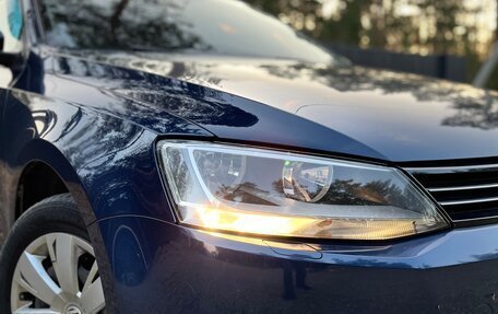 Volkswagen Jetta VI, 2011 год, 900 000 рублей, 2 фотография