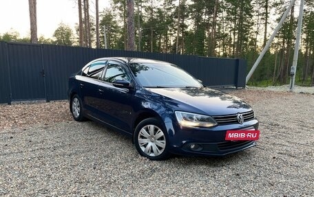 Volkswagen Jetta VI, 2011 год, 900 000 рублей, 3 фотография