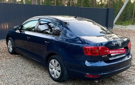 Volkswagen Jetta VI, 2011 год, 900 000 рублей, 10 фотография