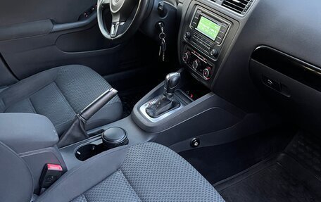 Volkswagen Jetta VI, 2011 год, 900 000 рублей, 16 фотография