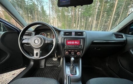 Volkswagen Jetta VI, 2011 год, 900 000 рублей, 12 фотография