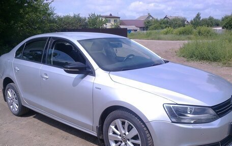 Volkswagen Jetta VI, 2013 год, 1 030 000 рублей, 4 фотография
