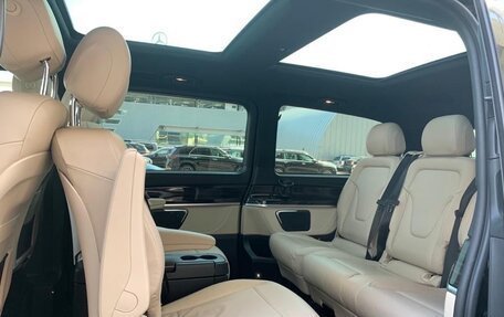 Mercedes-Benz V-Класс, 2018 год, 3 750 000 рублей, 1 фотография
