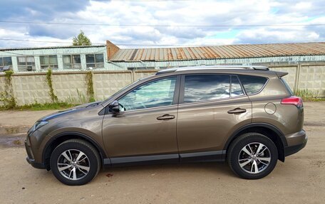 Toyota RAV4, 2018 год, 2 640 000 рублей, 4 фотография