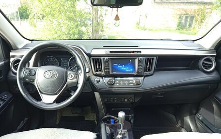 Toyota RAV4, 2018 год, 2 640 000 рублей, 2 фотография