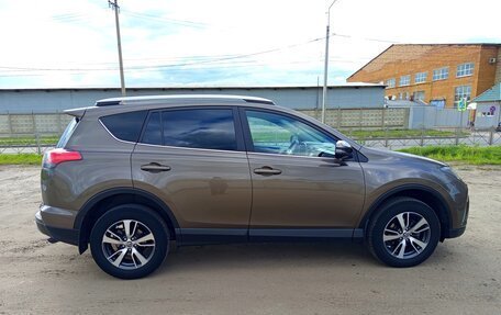 Toyota RAV4, 2018 год, 2 640 000 рублей, 9 фотография