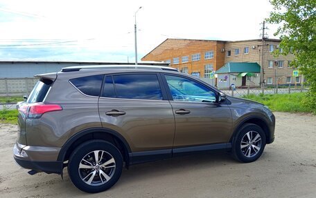 Toyota RAV4, 2018 год, 2 640 000 рублей, 10 фотография