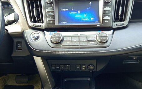 Toyota RAV4, 2018 год, 2 640 000 рублей, 11 фотография