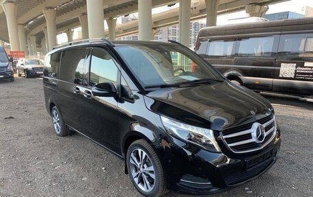 Mercedes-Benz V-Класс, 2018 год, 3 750 000 рублей, 3 фотография