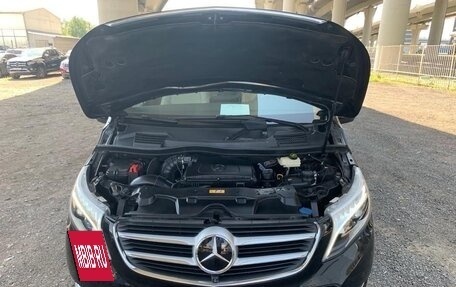 Mercedes-Benz V-Класс, 2018 год, 3 750 000 рублей, 2 фотография