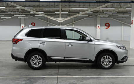 Mitsubishi Outlander III рестайлинг 3, 2019 год, 2 149 000 рублей, 8 фотография
