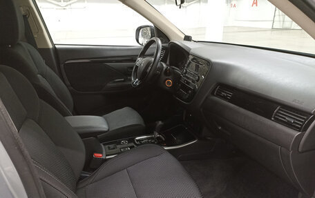 Mitsubishi Outlander III рестайлинг 3, 2019 год, 2 149 000 рублей, 15 фотография