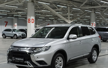Mitsubishi Outlander III рестайлинг 3, 2019 год, 2 149 000 рублей, 5 фотография