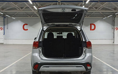 Mitsubishi Outlander III рестайлинг 3, 2019 год, 2 149 000 рублей, 14 фотография