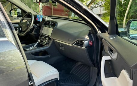Jaguar F-Pace, 2016 год, 2 380 000 рублей, 10 фотография