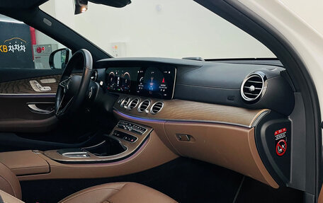 Mercedes-Benz E-Класс, 2022 год, 3 799 000 рублей, 10 фотография