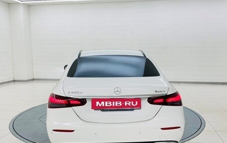 Mercedes-Benz E-Класс, 2022 год, 3 799 000 рублей, 5 фотография