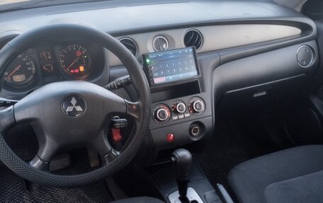 Mitsubishi Outlander III рестайлинг 3, 2003 год, 700 000 рублей, 8 фотография