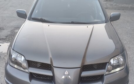 Mitsubishi Outlander III рестайлинг 3, 2003 год, 700 000 рублей, 4 фотография