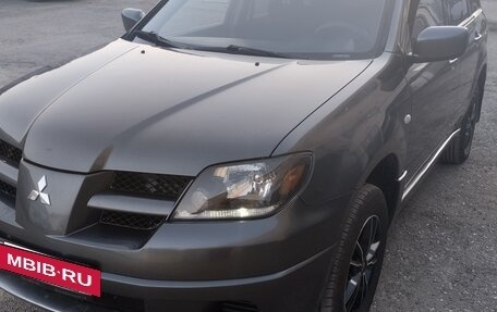 Mitsubishi Outlander III рестайлинг 3, 2003 год, 700 000 рублей, 7 фотография