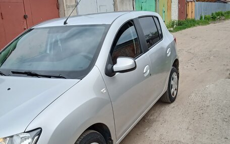Renault Sandero II рестайлинг, 2015 год, 575 000 рублей, 2 фотография