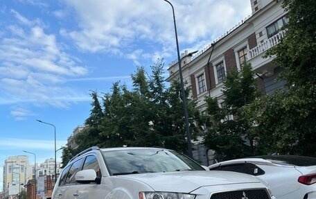 Mitsubishi Outlander III рестайлинг 3, 2011 год, 1 590 000 рублей, 3 фотография
