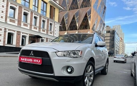 Mitsubishi Outlander III рестайлинг 3, 2011 год, 1 590 000 рублей, 2 фотография
