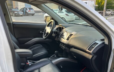Mitsubishi Outlander III рестайлинг 3, 2011 год, 1 590 000 рублей, 16 фотография