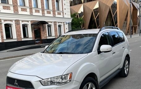 Mitsubishi Outlander III рестайлинг 3, 2011 год, 1 590 000 рублей, 4 фотография