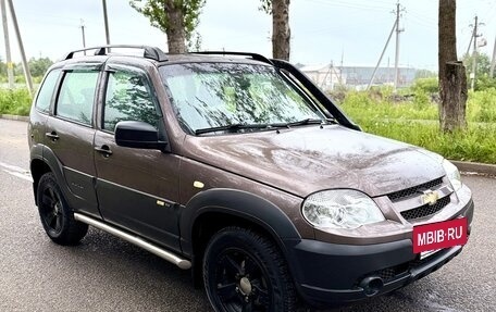 Chevrolet Niva I рестайлинг, 2017 год, 680 000 рублей, 2 фотография