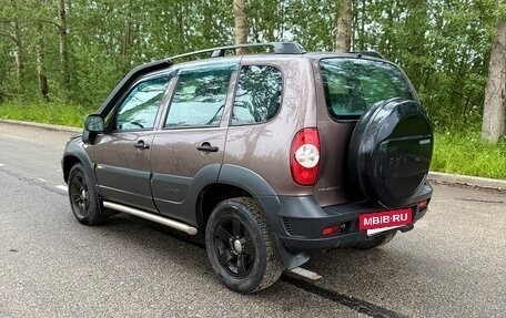 Chevrolet Niva I рестайлинг, 2017 год, 680 000 рублей, 3 фотография