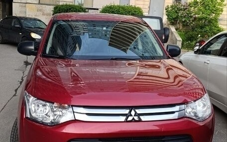 Mitsubishi Outlander III рестайлинг 3, 2014 год, 1 160 000 рублей, 2 фотография