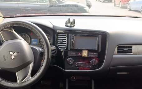 Mitsubishi Outlander III рестайлинг 3, 2014 год, 1 160 000 рублей, 5 фотография