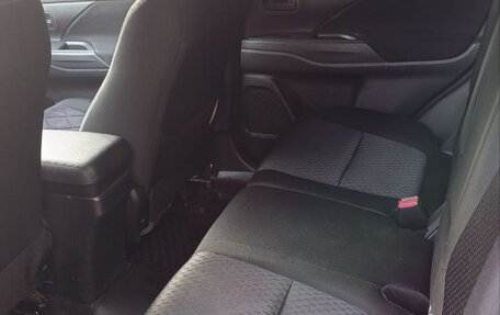 Mitsubishi Outlander III рестайлинг 3, 2014 год, 1 160 000 рублей, 4 фотография