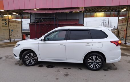 Mitsubishi Outlander III рестайлинг 3, 2022 год, 2 850 000 рублей, 1 фотография