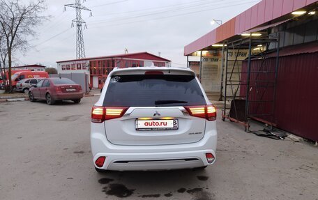 Mitsubishi Outlander III рестайлинг 3, 2022 год, 2 850 000 рублей, 3 фотография