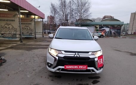Mitsubishi Outlander III рестайлинг 3, 2022 год, 2 850 000 рублей, 7 фотография
