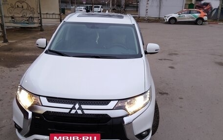 Mitsubishi Outlander III рестайлинг 3, 2022 год, 2 850 000 рублей, 11 фотография