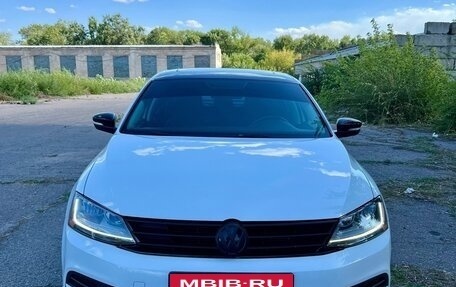 Volkswagen Jetta VI, 2017 год, 1 550 000 рублей, 2 фотография