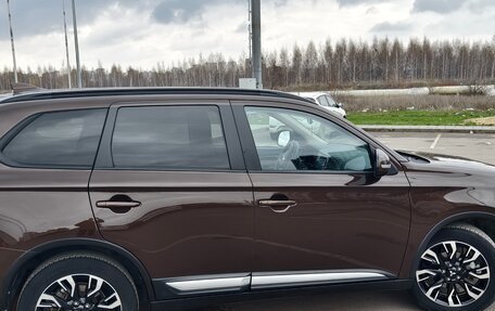 Mitsubishi Outlander III рестайлинг 3, 2021 год, 2 395 000 рублей, 3 фотография