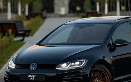 Volkswagen Golf R VII, 2019 год, 3 900 000 рублей, 3 фотография