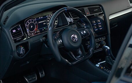 Volkswagen Golf R VII, 2019 год, 3 900 000 рублей, 15 фотография