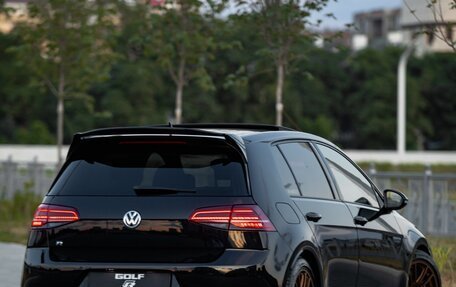 Volkswagen Golf R VII, 2019 год, 3 900 000 рублей, 12 фотография