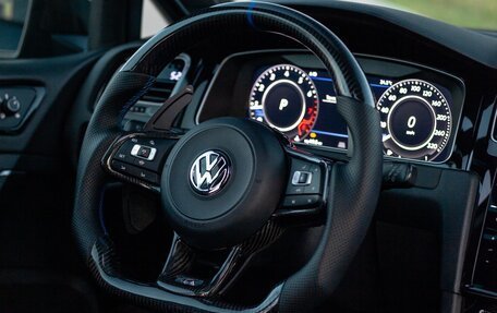 Volkswagen Golf R VII, 2019 год, 3 900 000 рублей, 27 фотография