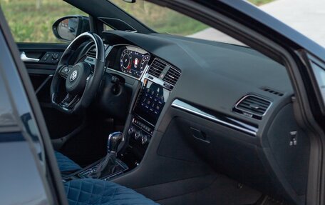 Volkswagen Golf R VII, 2019 год, 3 900 000 рублей, 25 фотография