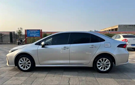 Toyota Corolla, 2022 год, 1 350 000 рублей, 4 фотография